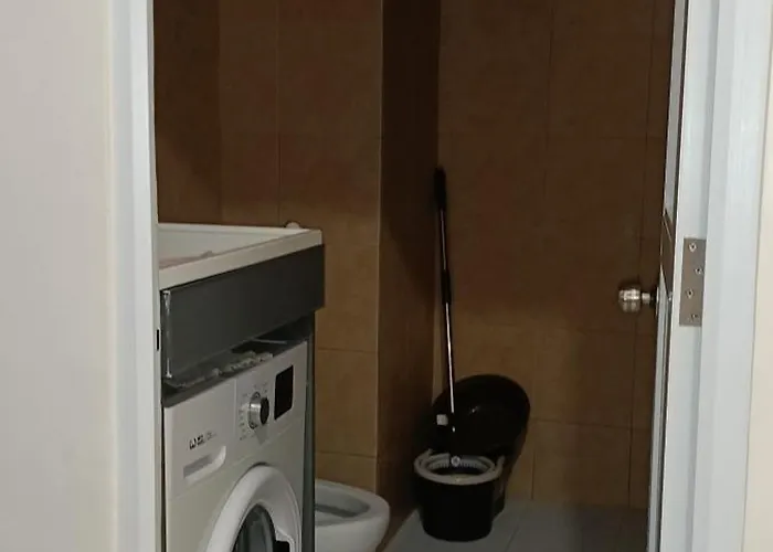 Thyme Residences Condominium, Unit 208 Appartement *