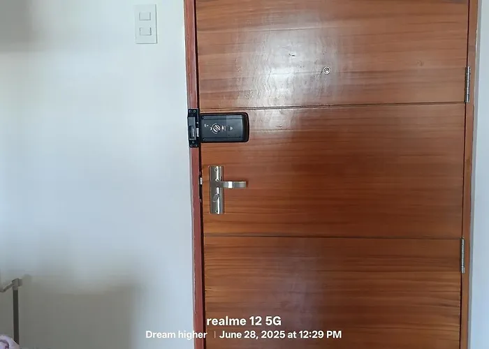 Thyme Residences Condominium, Unit 208 Appartement *