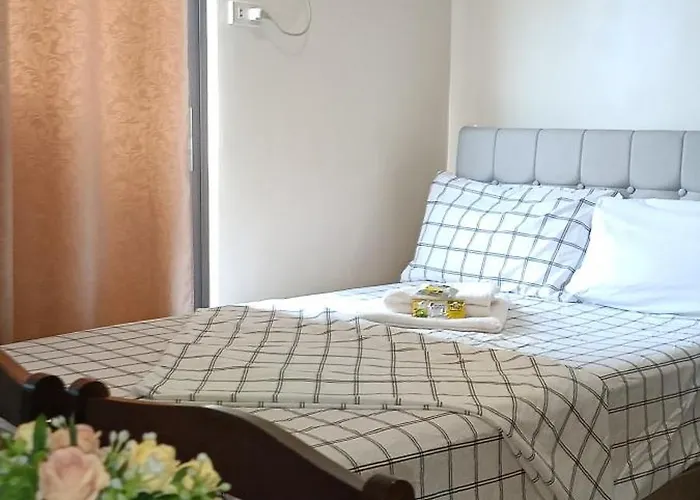 Thyme Residences Condominium, Unit 208 Appartement *